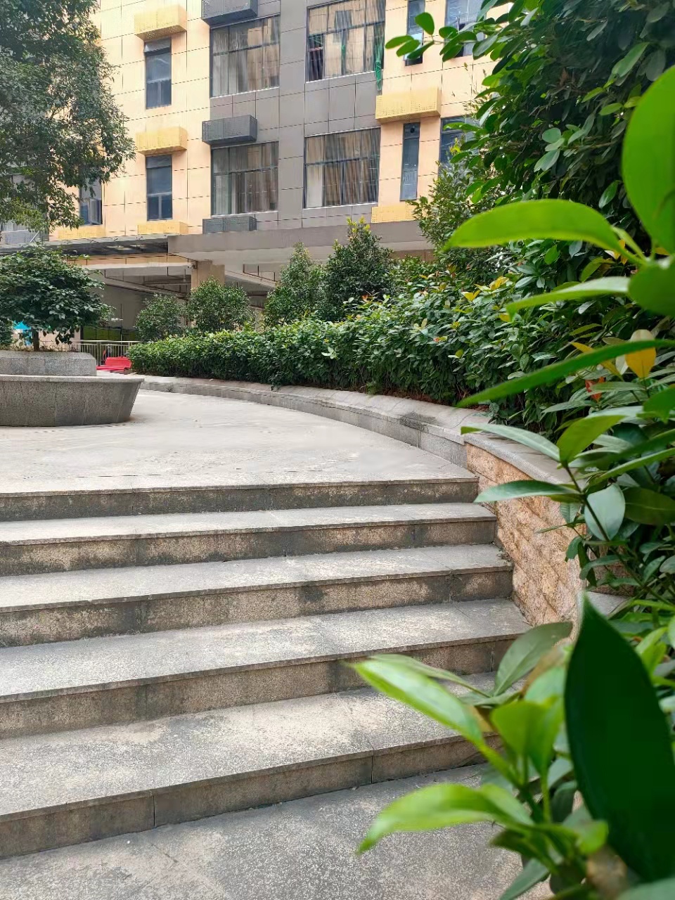 深圳宝安区石岩龙华交界3栋花园小区房【石龙湾花园】
